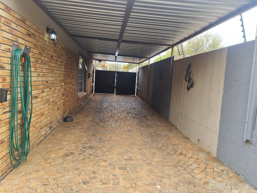 3 Bedroom Property for Sale in Rustenburg Central North West